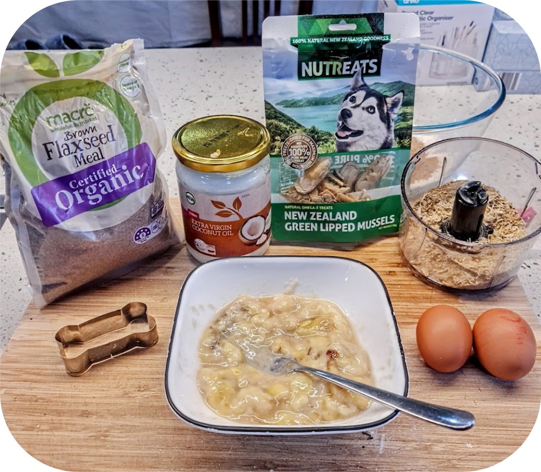 The ingredients for banana and flaxseed dog treats