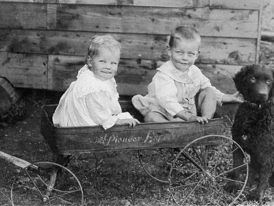Elsie & George Barnes with their MRR Pup, ngham 1912 Elsie & George Barnes with their MRR Pup, ngham 1912